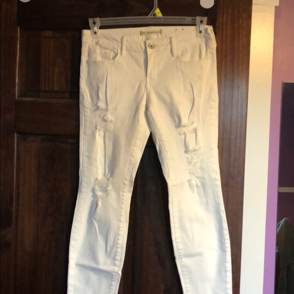 White distressed skinny jeans